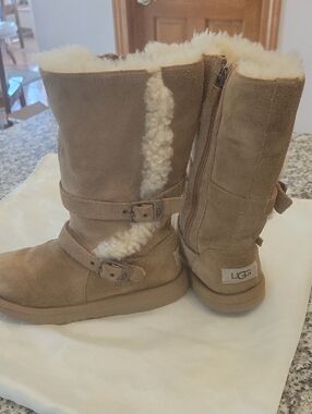 Girls Sz. 1 UGG Chestnut Suede Shearling Mid-Calf Boots with Buckle